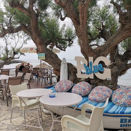 Βig Βlue Apartments Makrýgialos Eksteriør bilde
