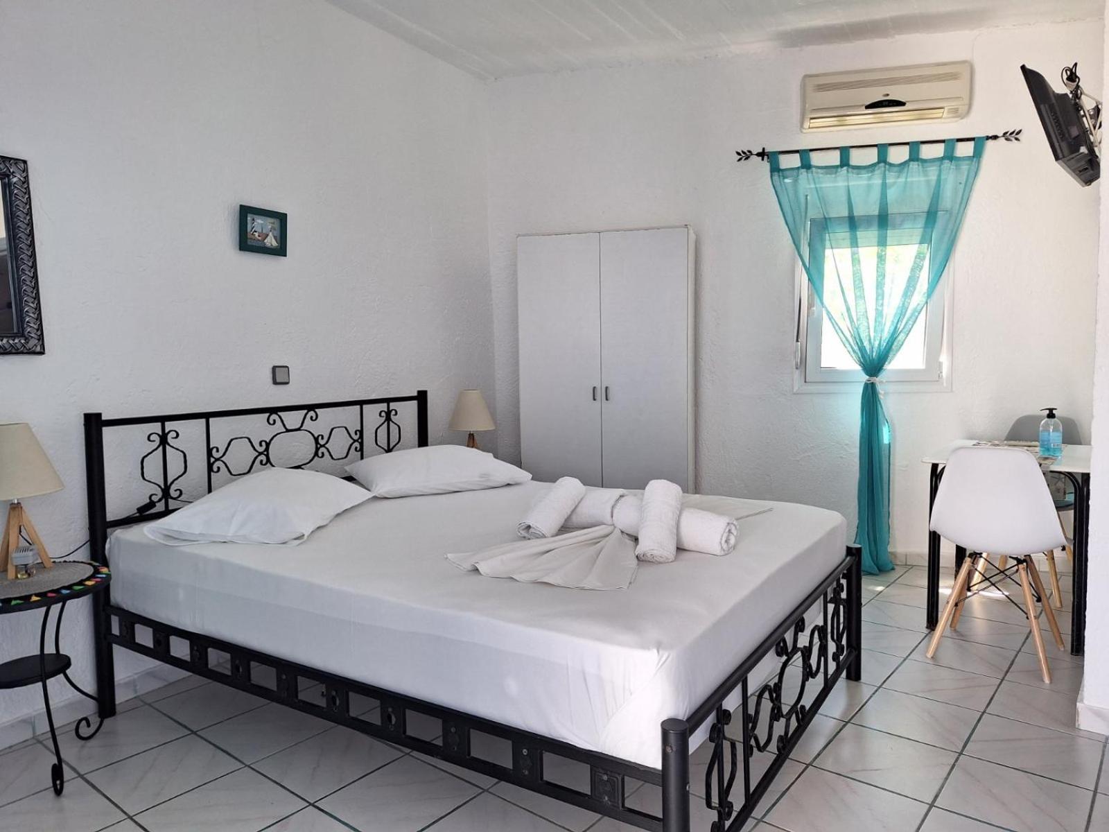 Βig Βlue Apartments Makrýgialos Eksteriør bilde